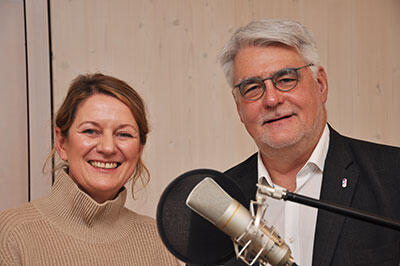 Landesdirektorin der AOK Nordwest, Iris Kröner, und der Präsident der Ärztekammer Schleswig-Holstein