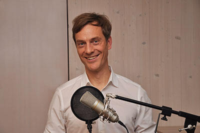 Prof. Kai Wehkamp bei der Aufnahme des Podcasts des Schleswig-Holsteinischen Ärzteblattes