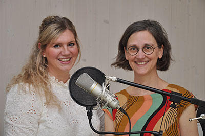 Anne Schluck und Anne Osterkamp bei der Podcast-Aufnahme